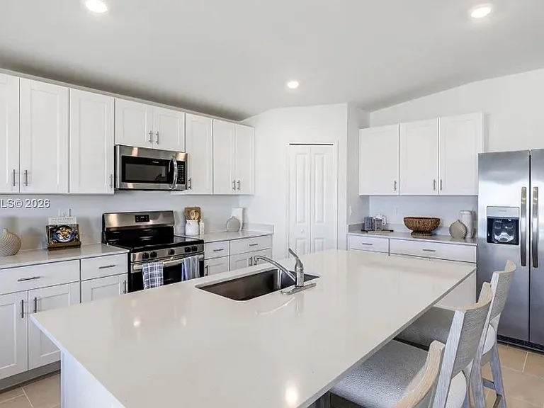 329 Marta Dr — Photo 2