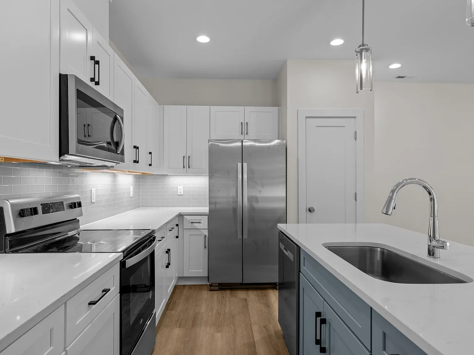 3 bed, 2.5 bath, 1469 sqft, $2,725 — Photo 3