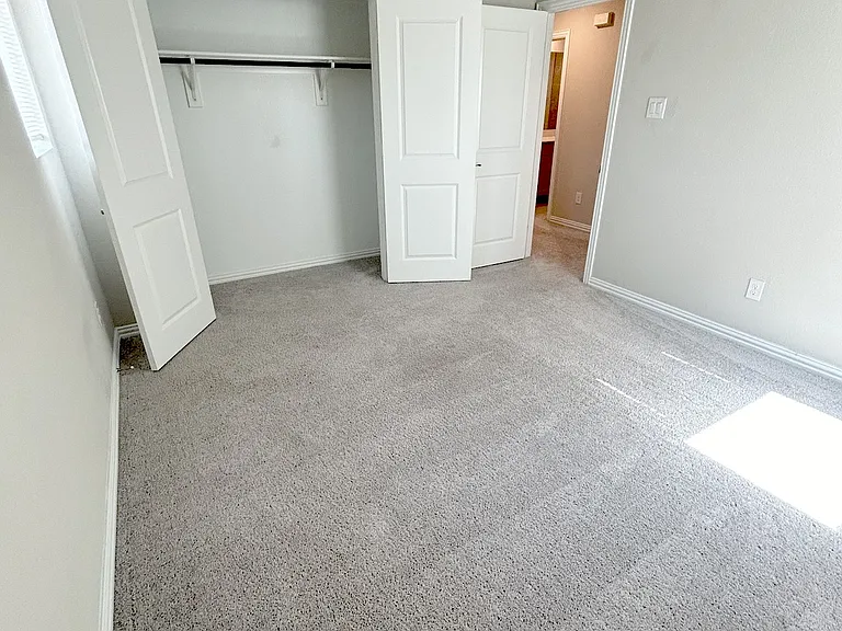 212 Stonebrook Trl — Photo 38