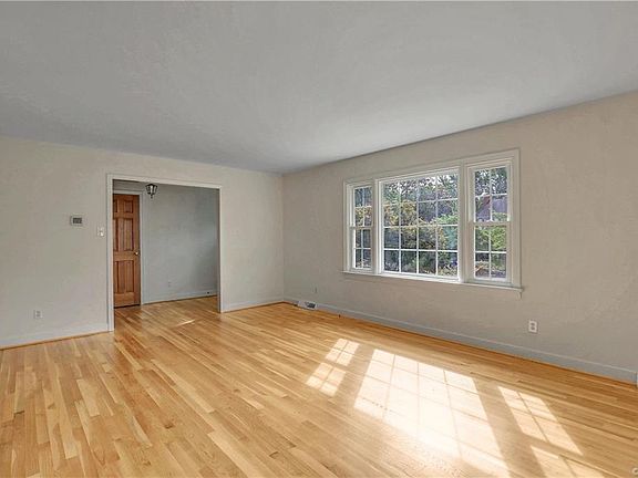 5th image of 1916 Hollingsworth Dr