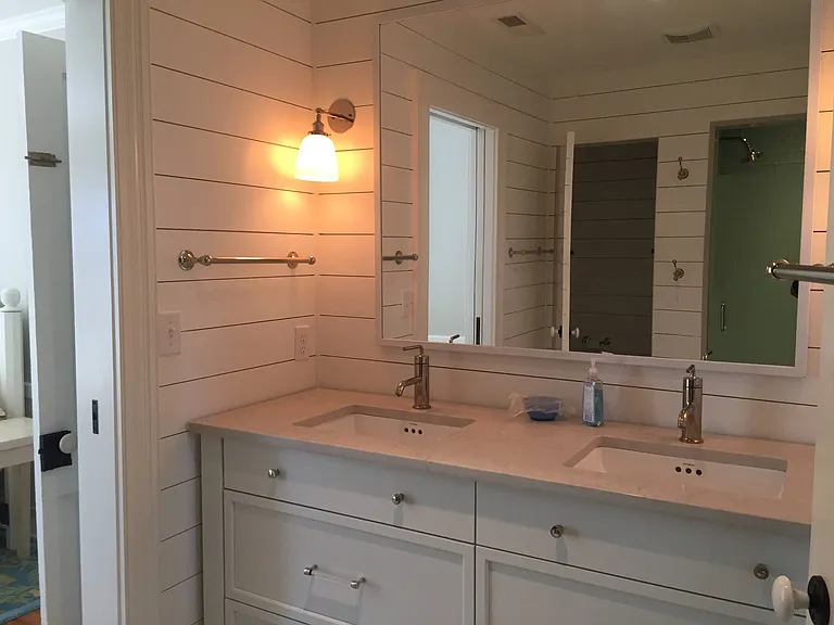 Second floor full bath