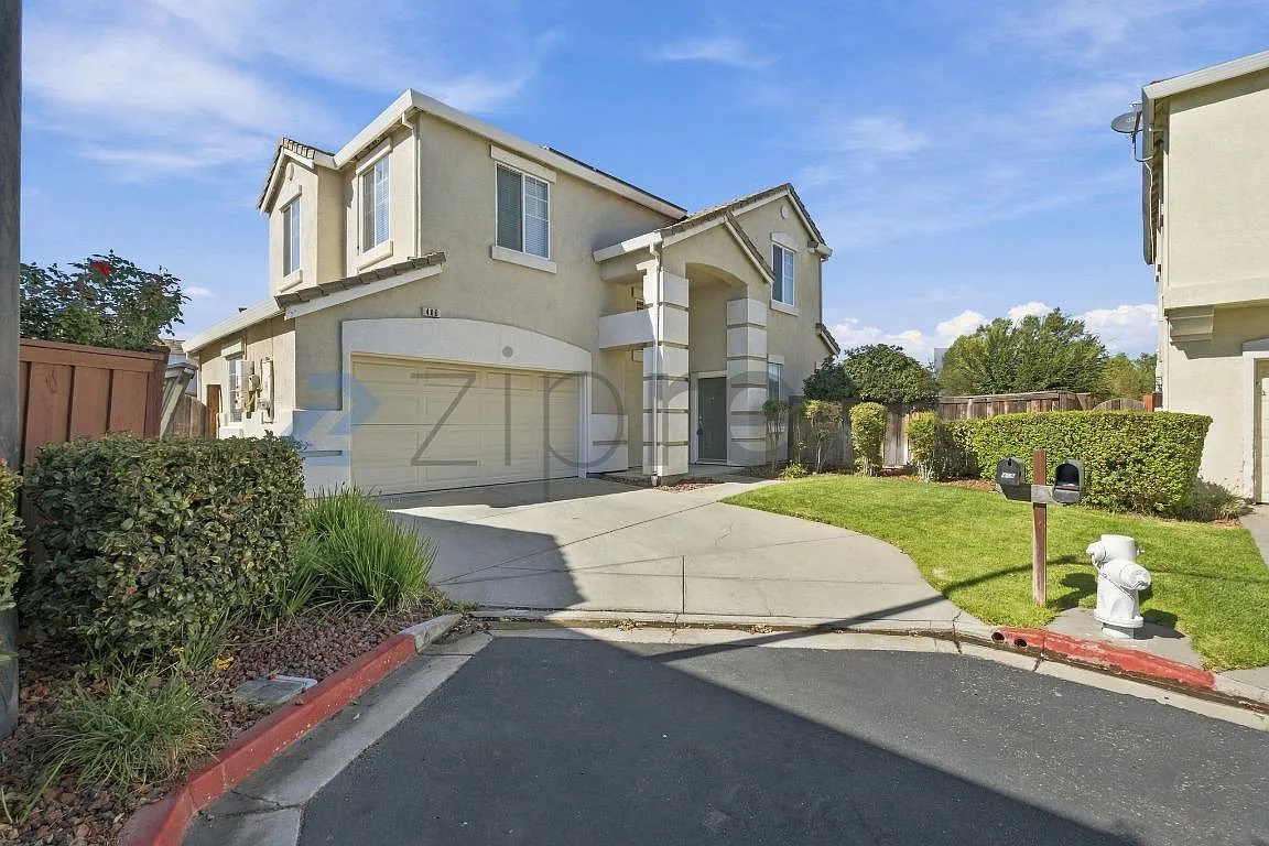 3 bed, 2.5 bath, 1361 sqft, $3,255 — Photo 1