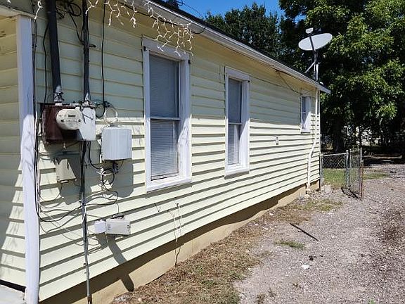 3rd image of 1045 Fitch St