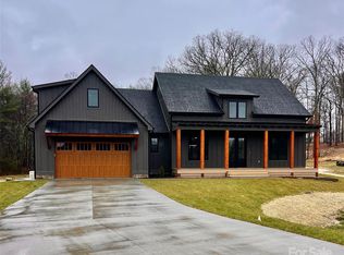 38 Lucy Ln, Mills River, NC 28759