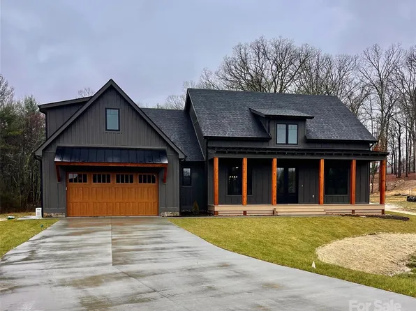 38 Lucy Ln, Mills River, NC 28759