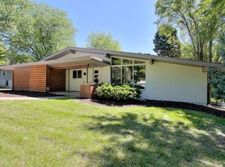 553 S 90th St, Omaha, NE 68114