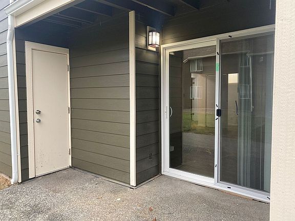 2nd image of 102 Tacoma Blvd S APT 1