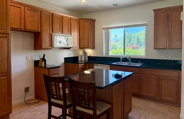 2 bed, 1.5 bath, 1324 sqft, $2,550 — Photo 4