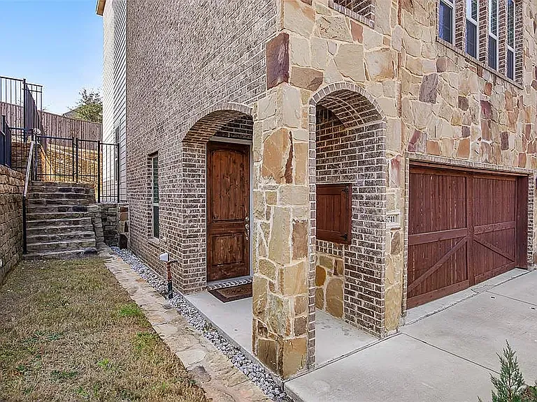 3 bed, 2.5 bath, 2620 sqft, $2,995 — Photo 4
