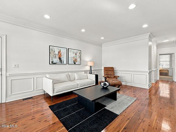 3rd image of 421 W Main Street #201