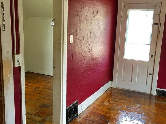 5th image of 256 1/2 W 14th St
