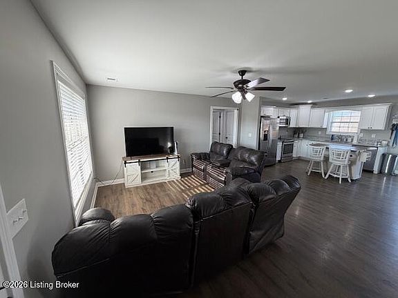 5th image of 106 Dakota Ct