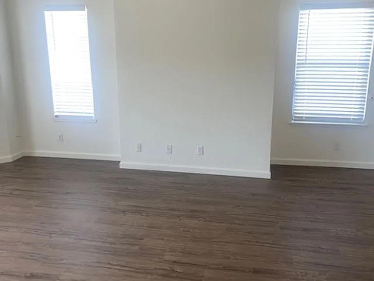 720 Sunrise Ave — Photo 8
