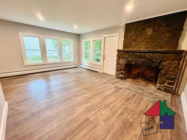 24 Mountain View St — Photo 10