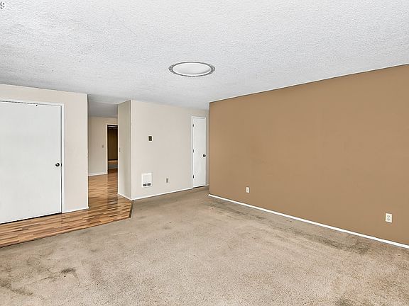3rd image of 12701 NE 38th Cir