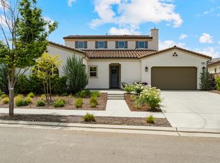 898 Overstone Ave, Madera, CA 93636