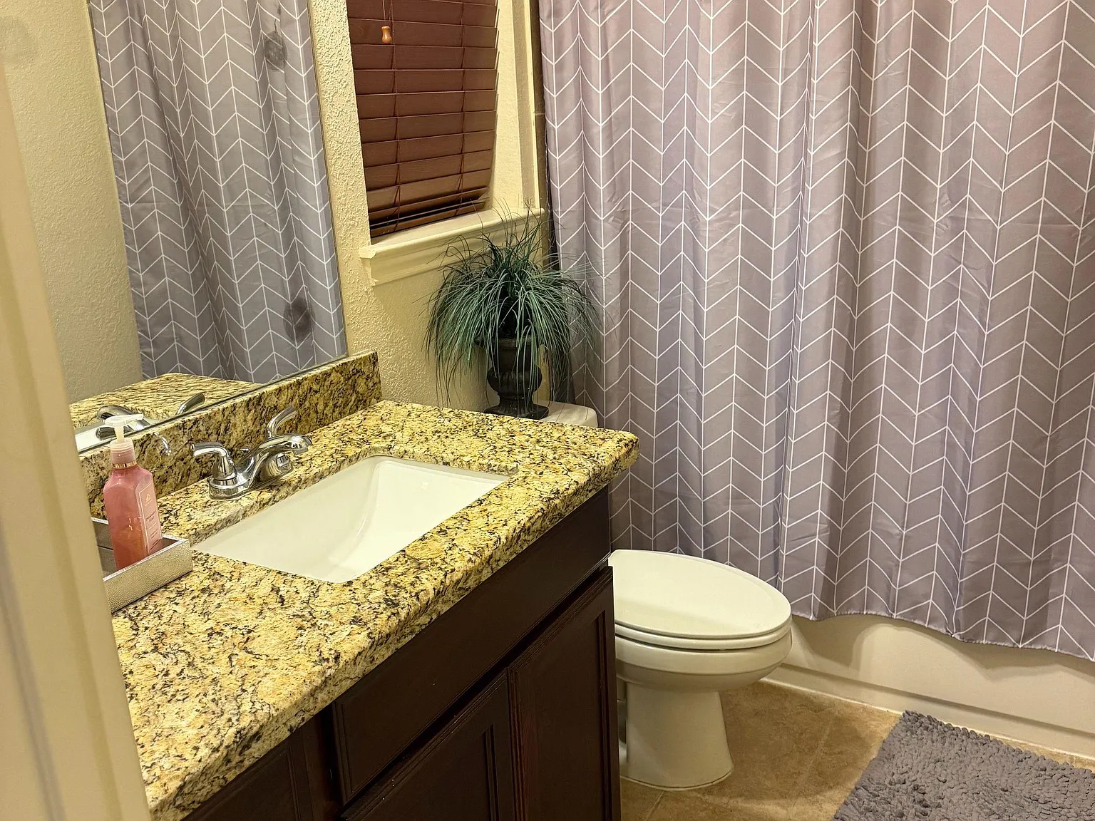 1 bed, 1.0 bath, 5500 sqft, $1,321 — Photo 2