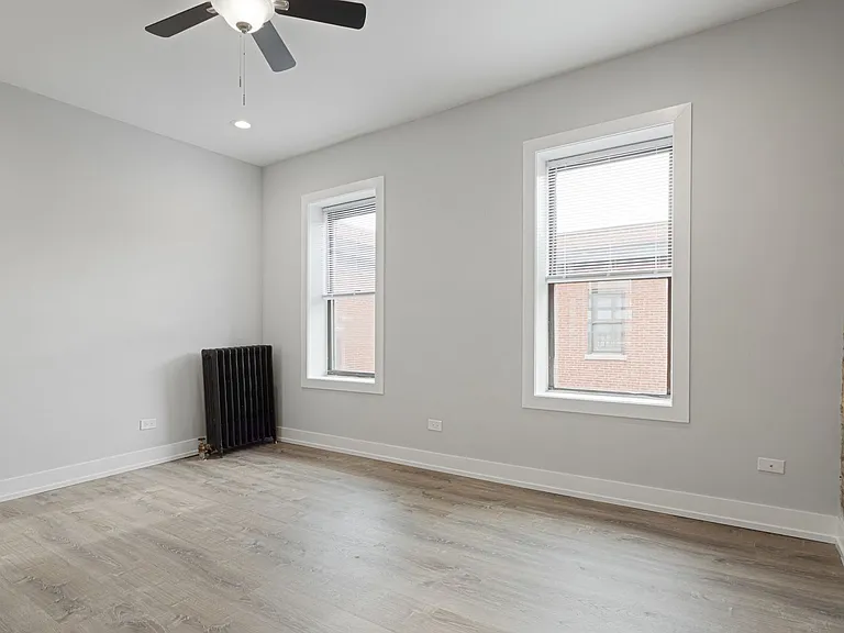 7417-27 N Clark St — Photo 14