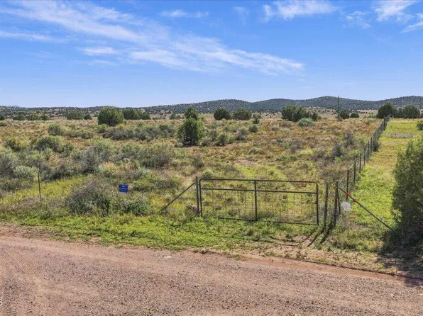 1425 W Shadow Ridge Rd, Paulden, AZ 86334