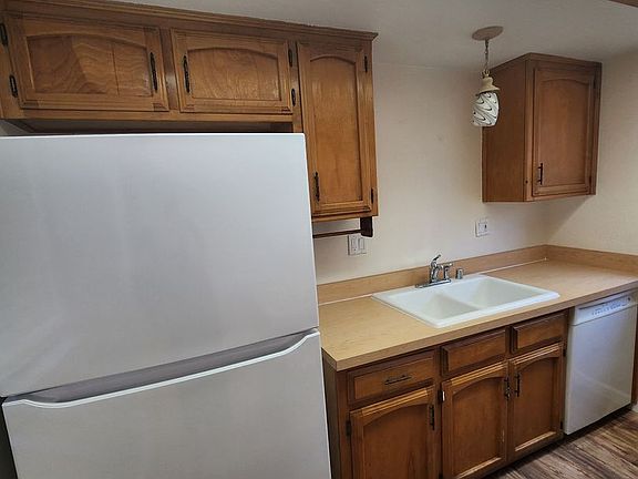 4th image of 1072 Baden Ave