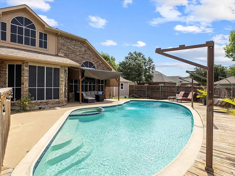 8902 Watersway Dr — Photo 4