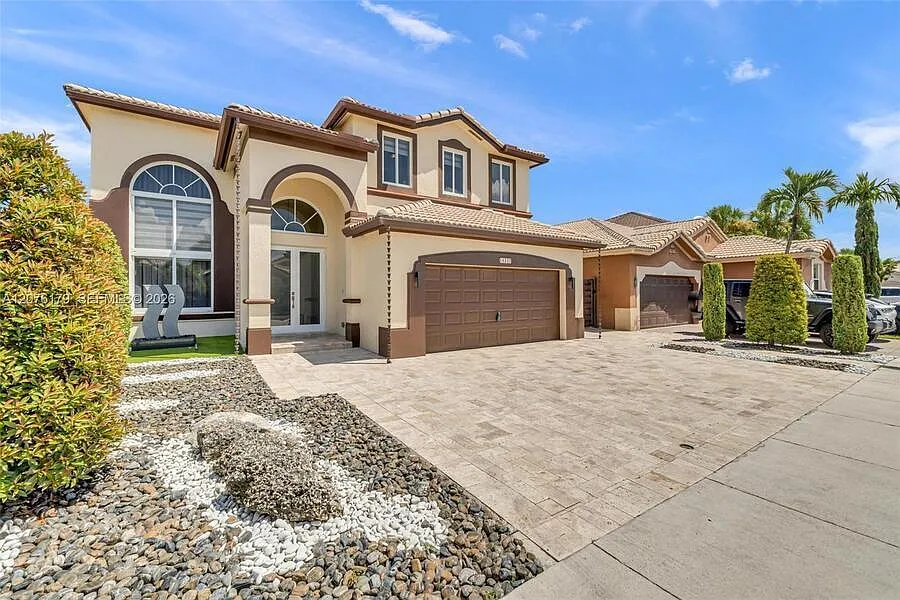 5 bed, 2916 sqft, $6,000 — Photo 2