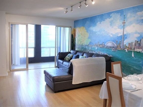 5th image of 25 Grenville St #2307