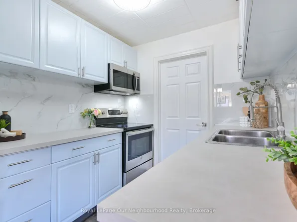 540 Mary St E #2, Whitby, ON L1N 2R1