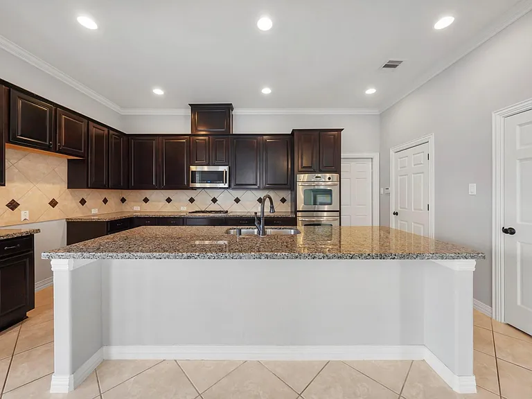 5430 Tyler Park Ln — Photo 11