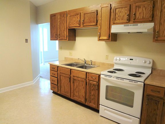 Kitchen, fridge and oven/range