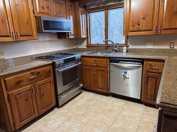 4th image of 427 Sudbury St