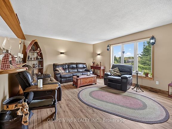 2nd image of 842 Port Elmsley Rd