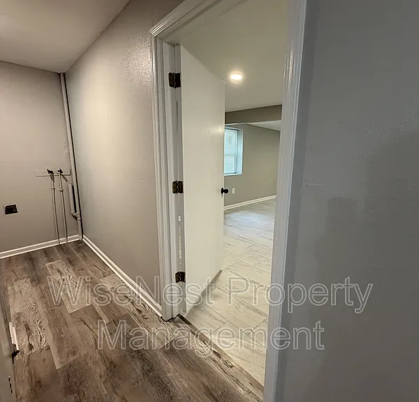 2725 N 47th Ter — Photo 9