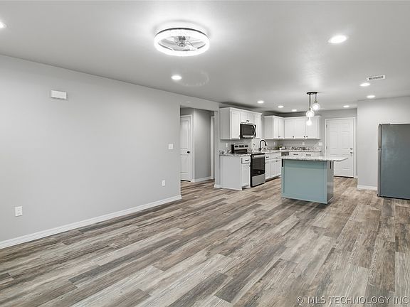 5th image of 220 W Seneca St