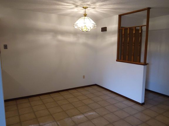 4th image of 604 Boxwood Dr #1-4