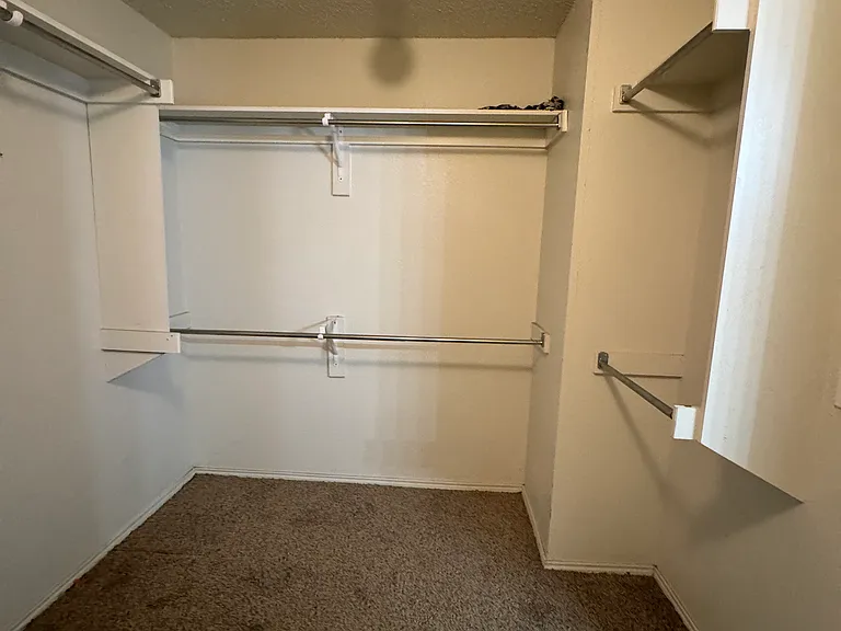 2421 Hampton Dr — Photo 8