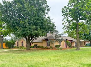 1816 Huntington Ave, Nichols Hills, OK 73116