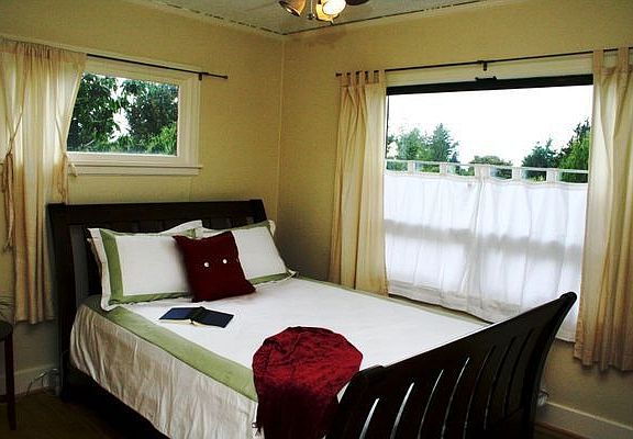 Peaceful, private Master w/peek city view!