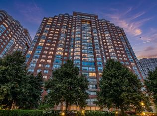 325 Webb Dr #707, Mississauga, ON L5B 3Z9