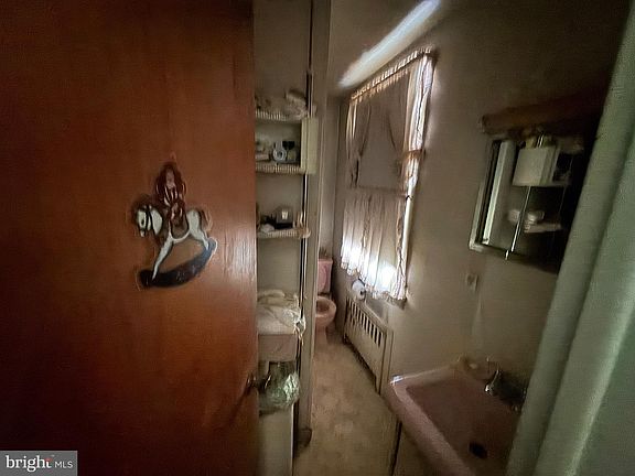 5th image of 233 Middle St