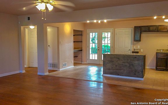 4th image of 214 Rolling Green Dr