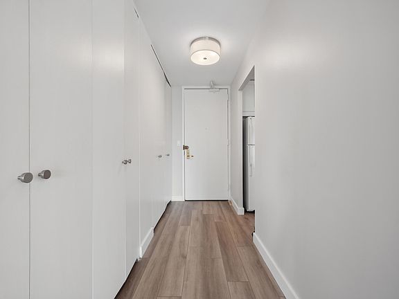 5th image of 2020 N Lincoln Park W APT 19J