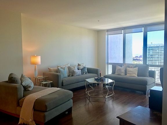 5th image of 1629 S Prairie Ave Unit 3107