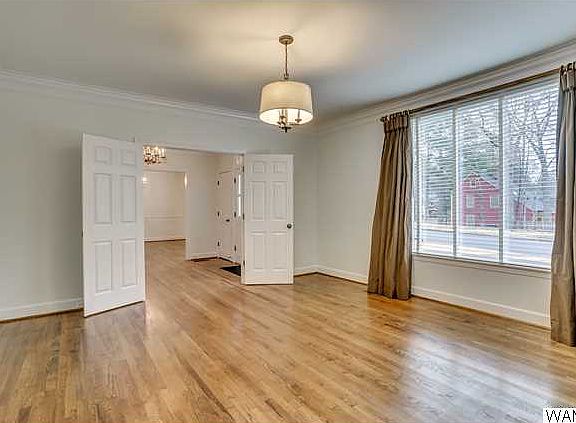 5th image of 726 Canyon Cir N
