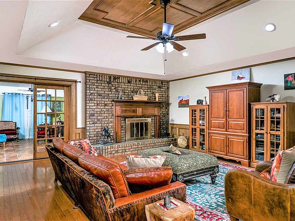 3rd image of 2904 Crossroads Dr
