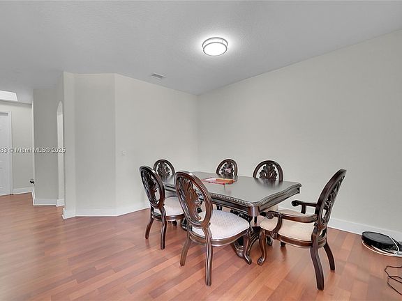 5th image of 11467 NW 76th St