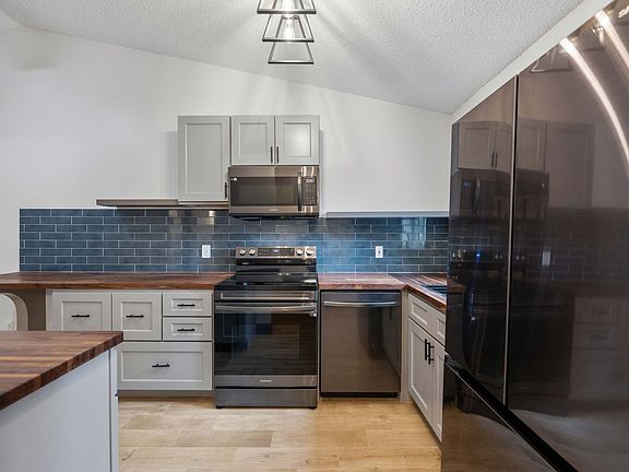 4th image of 5214 Stacy St #10