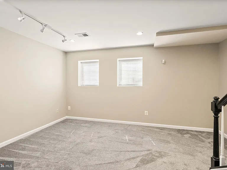 10032 Moxleys Ford Ln — Photo 32