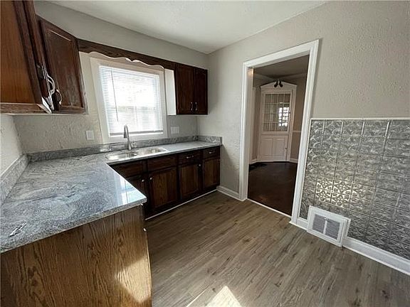 4th image of 1313 W 29th Ter S