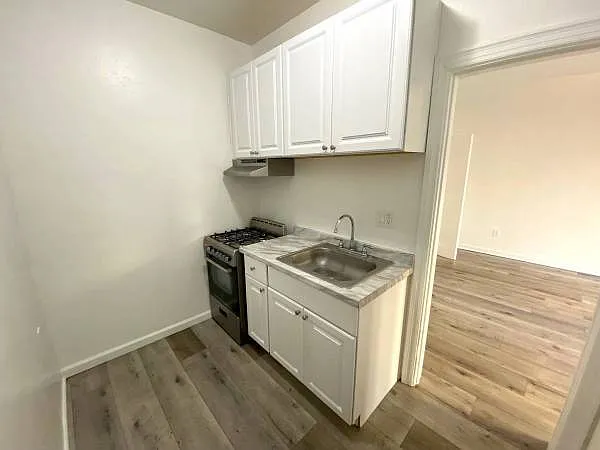 357 S Alvarado St — Photo 6